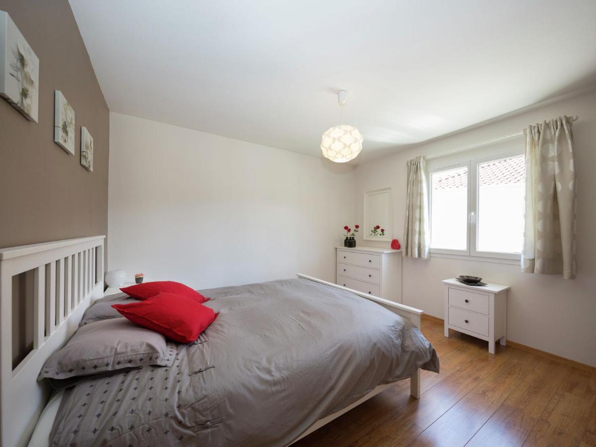 Villa Luxurious With Jacuzzi In Lourdes