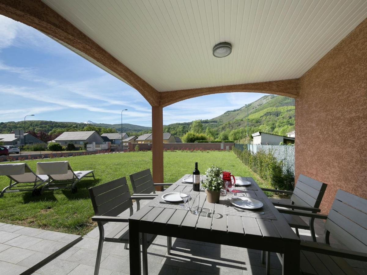 Villa Luxurious With Jacuzzi In