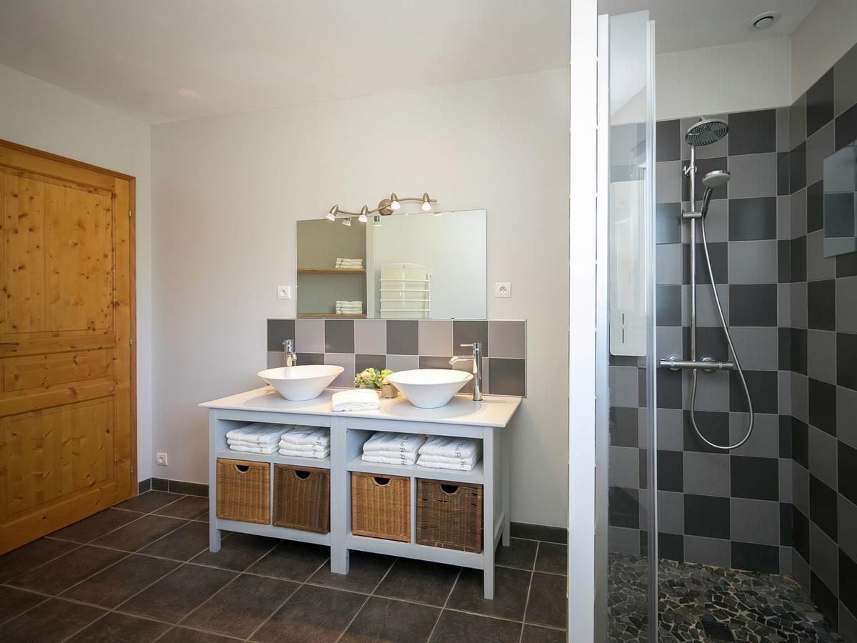 Luxurious With Jacuzzi In